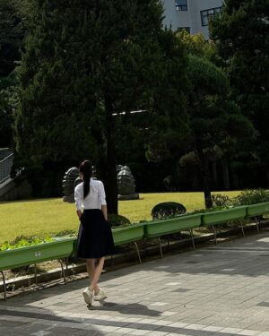 Kang Na-eon Instagram - 예림이의 슬기로운 학교생활 
내일 드디어 목요일이네? ❤️‍🔥🔓 
@tving.official #피라미드게임 #백연여고