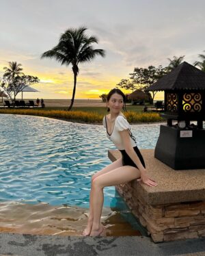 Kang Ji-young Instagram - 🤍🩵💛🧡🏝️