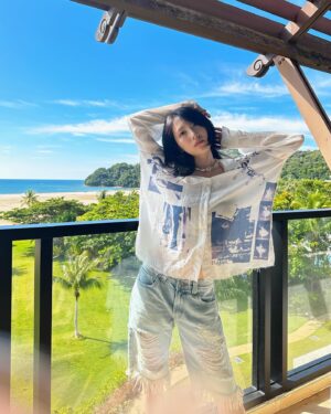 Kang Ji-young Instagram - 드디어 내일 나만없어카라!
웨이브에서 첫 공개🌊💙🙏🏻🪽
@wavve.official #나만없어카라 봐줄거지요?