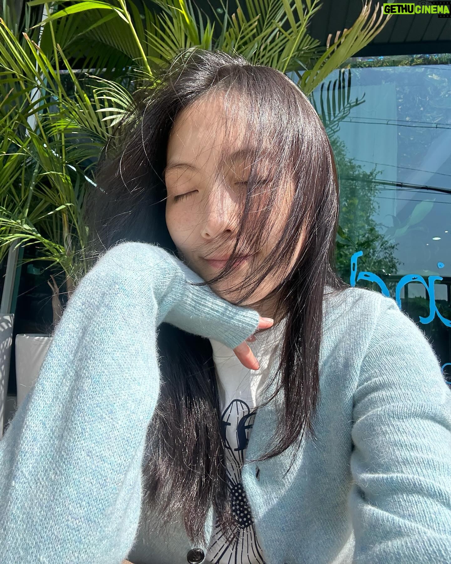 Kang Ji-young Instagram - 「나는 무엇으로부터 왜 해방되고 싶은가요? 」