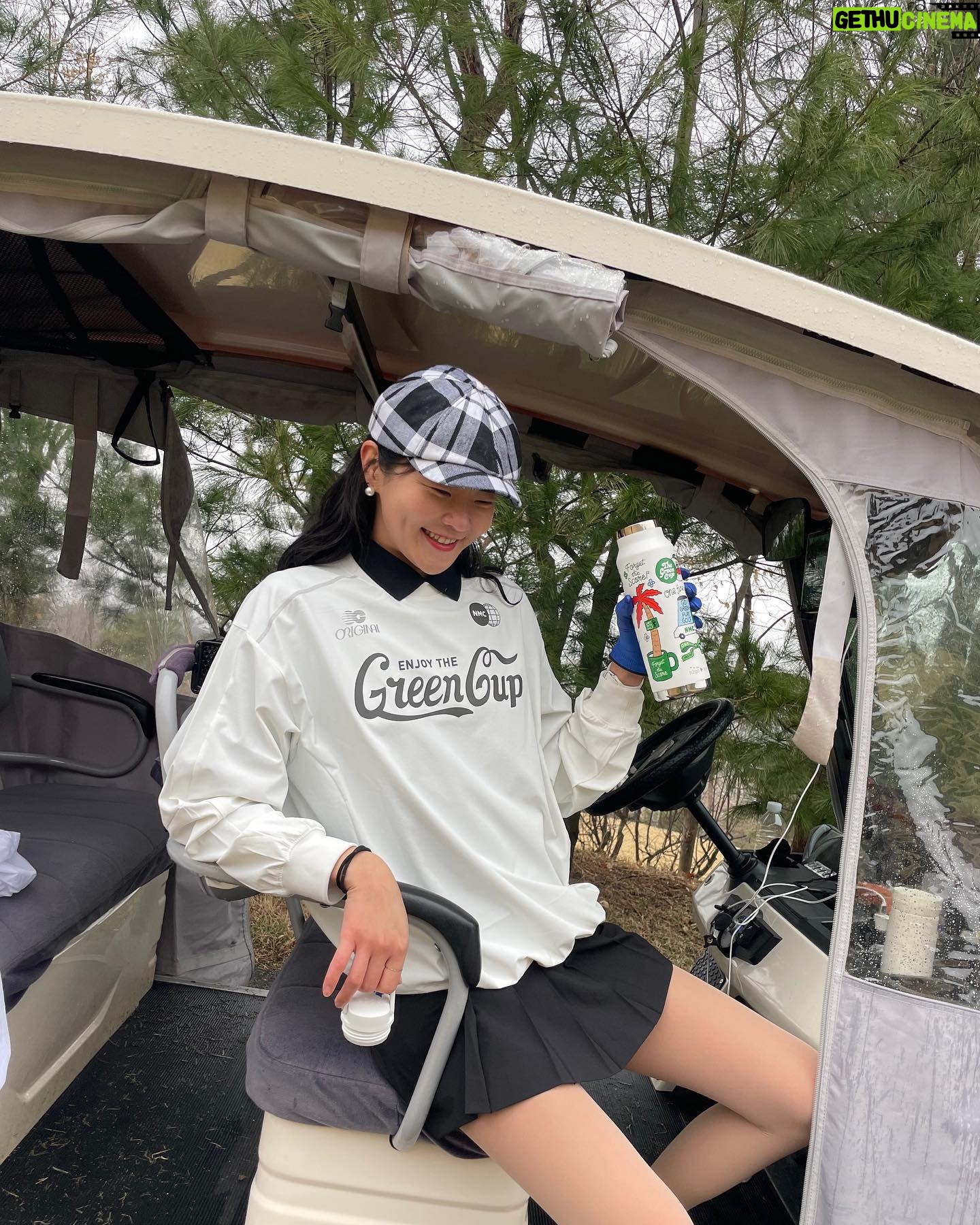 Kang Seung-hyun Instagram - 호랑이장가가고 여우시집가는날씨여도 즐거운 ⛳️💚 . . #hyoni_golf #golf #골프