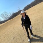 Kang Seung-hyun Instagram - 이쁘고편한 새신신고 시즌 스타트 💚 ⛳️ . . #hyoni_golf #golf #골프