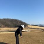 Kang Seung-hyun Instagram - 이쁘고편한 새신신고 시즌 스타트 💚 ⛳️ . . #hyoni_golf #golf #골프
