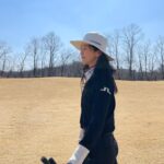 Kang Seung-hyun Instagram - 이쁘고편한 새신신고 시즌 스타트 💚 ⛳️ . . #hyoni_golf #golf #골프