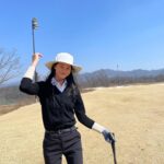 Kang Seung-hyun Instagram - 이쁘고편한 새신신고 시즌 스타트 💚 ⛳️ . . #hyoni_golf #golf #골프