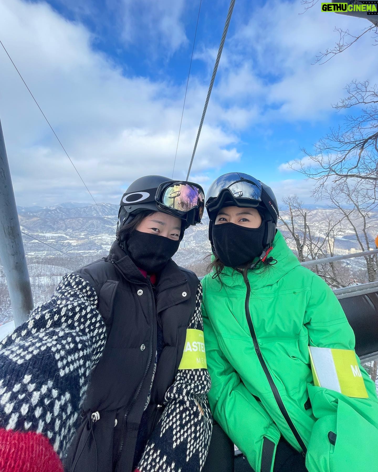 Kang Seung-hyun Instagram - 추운게 세상에서 제일싫었는데 허벅지 터질듯이 아파도 얼굴 빨개질때까지 타고 그다음날 온몸이 부서질꺼같아도 눈뜨자마자 타고싶은 스키덕분에 겨울이 너무너무너무 좋아졌다 ⛄️ 올시즌 고마웠어 휘닉스💓 담시즌엔 더열심히 타야지!
