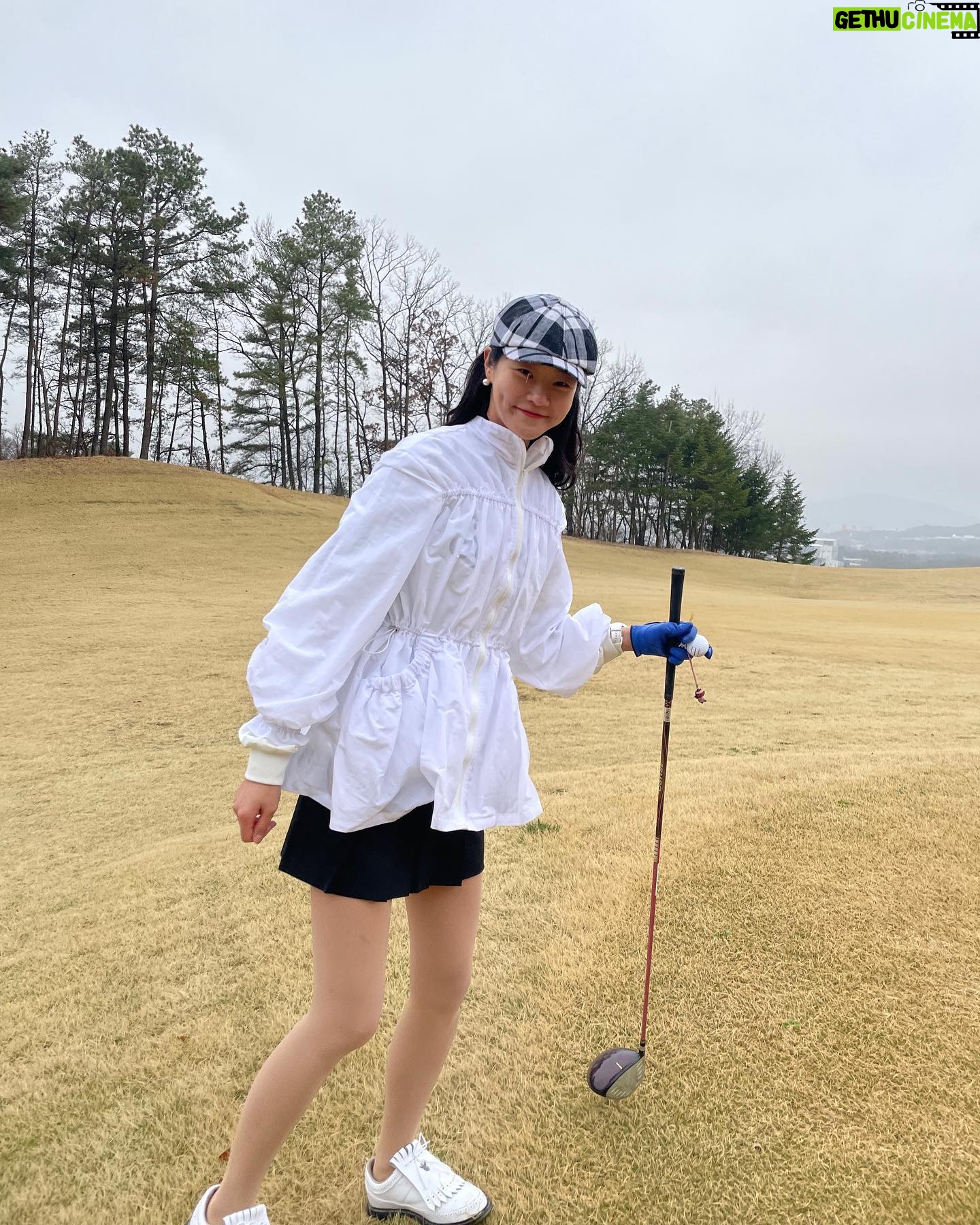 Kang Seung-hyun Instagram - 호랑이장가가고 여우시집가는날씨여도 즐거운 ⛳️💚 . . #hyoni_golf #golf #골프