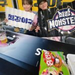 Kang Seung-hyun Instagram - 버킷리스트 하나 완성한 하루! 야알못을 야구에 입문시켜준 유일하게 본방사수하는 최애 프로 #최강야구직관 다녀왔어요🥹🩷 사랑해요 #JTBC 매주 월요일 밤10:30엔 #최강야구 본방사수😎
