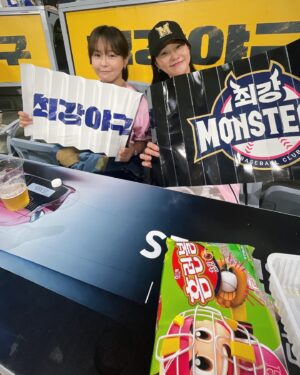 Kang Seung-hyun Instagram - 버킷리스트 하나 완성한 하루!
야알못을 야구에 입문시켜준 유일하게 본방사수하는 최애 프로 #최강야구직관 다녀왔어요🥹🩷 
사랑해요 #JTBC 매주 월요일 밤10:30엔  #최강야구 본방사수😎