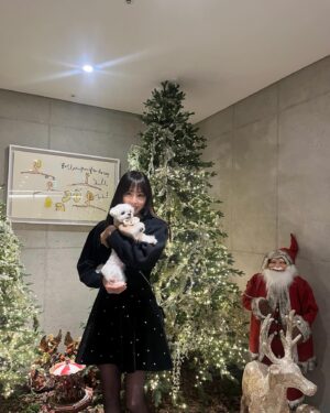 Kang Ye-won Instagram - 보리 만나니깐 설렘💜
담엔 빛나두 함께해🫶
