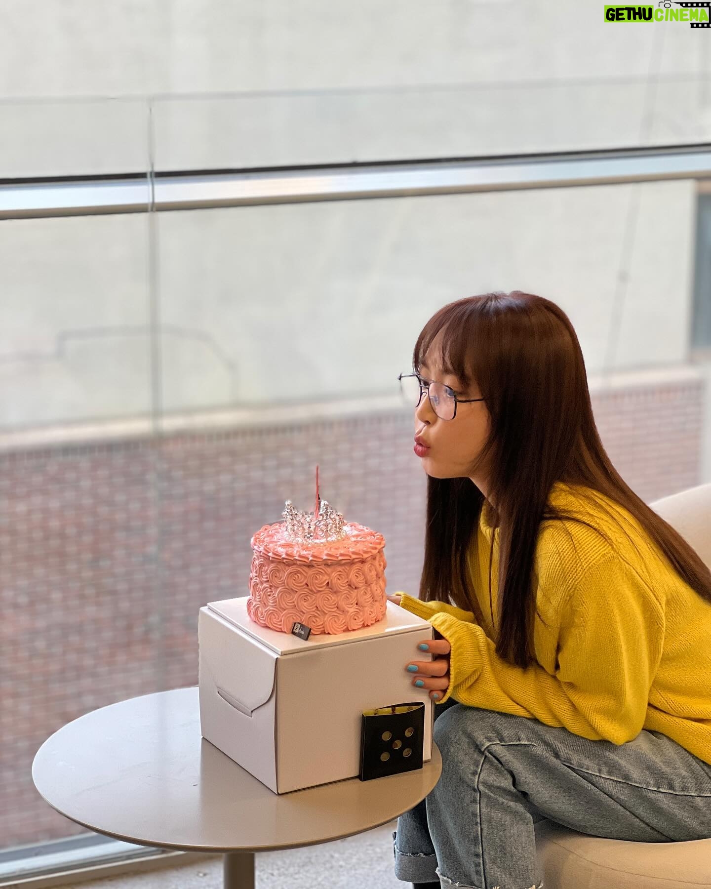 Kang Ye-won - 1.7K Likes - 일상처럼 조용히 차분하게 따뜻하게
🎂💛