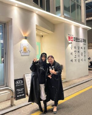 Kang Ye-won Instagram - 우리나라 영화 드라마 수희언니가 다하고 계셨네 🤗
현장에서 또 만나야죠♥️