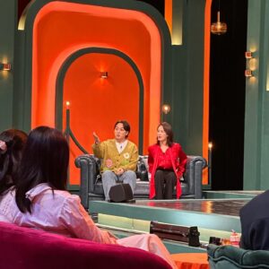 Kang Ye-won Instagram - 오르막이 있으면
내리막이 있는게 인생

그 내리막에  한참 앞이 안보일때
김창옥교수님 강의듣고
기운내고 다시 정신차리고
살았는데..
다시 뵙게 되었네요

씨피님 피디님 덕분에 친구들이랑 매니저들과함께 tvN에서 힐링하고 왔어요🩵

김창옥쇼2 본방사수!😃
좋은 말씀 늘 감사해요 
많이 배우고 갑니다.

현명하게 살아가려고 노력해요🙏
 건강하세요 교수님😀