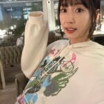 Kang Ye-won Instagram - 바쁜하루 마무리 덕만이랑🤎