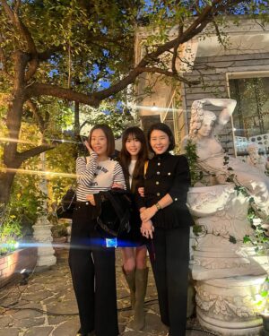 Kang Ye-won Instagram - 여기가 
한국이니 
유럽이니 
 감각이 남다른 
향도 남다른 
역시나 쵝오🫰🫰

응원해 영완아🤗♥️

#contedetulear