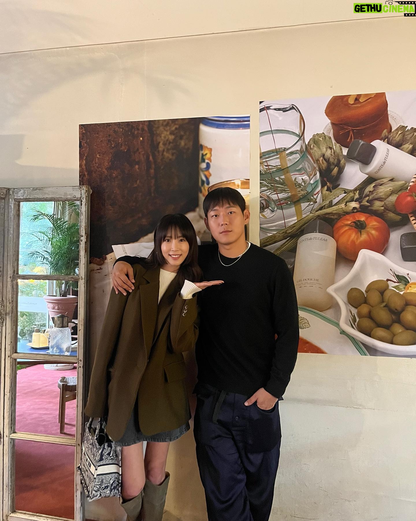 Kang Ye-won - 1.4K Likes - 여기가
한국이니
유럽이니
감각이 남다른
향도 남다른
역시나 쵝오🫰🫰
응원해 영완아🤗♥️
#contedetulear