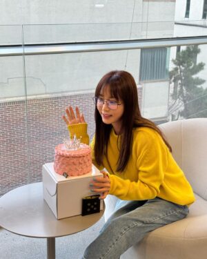 Kang Ye-won Instagram - 일상처럼 조용히 차분하게 따뜻하게
🎂💛