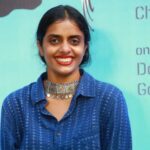 Kani Kusruti Instagram - "അയ്യേ ലിപ്സ്റ്റിക്‌ ഇട്ടൊ?" എന്ന മലയാളി ചോദ്യത്തിനു അറിഞ്ഞു കൊണ്ട്‌ തന്നെ ആണു ലോക പ്രശസ്തയായ 'റിഹാന' എന്ന സിംഗർ സോങ്ങ് റൈറ്ററുടെ 'ഫെന്റിബ്യുട്ടീ' ബ്രാൻറിലെ 'യൂണിവേഴ്സൽ റെഡ്‌ ലിപ്സ്റ്റിക്'‌ ഇട്ട്‌ സ്റ്റേറ്റ്‌ അവാർഡ്‌ പരിപാടിക്ക്‌ പോയത്‌. ആ 'റെഡ്‌ ലിപ്സ്റ്റിക്‌' എന്തിനു നിലകൊള്ളുന്നു എന്ന് ആത്മാർത്ഥ്മായി അറിയാൻ അഗ്രഹിക്കുന്നവർ വായിച്ചു മനസ്സിലാക്കുക. ♥️ Proudly wearing Rihanna s universal red lipstick from fentybeauty for the State award function. ♥️ For people who are genuinely interested in reading what this universal red lip stick stands for , here is an extract from a link 👇🏾 “Historically, darker-skinned black women have been derided for wearing red lipstick. As recently as 2013, the rapper A$AP Rocky, while on tour with Rihanna, was criticized for telling the lifestyle site the Coveteur that “You have to be fair skinned to get away with” wearing red lipstick. The message often is that black women’s lips — a body part that is simultaneously ridiculed and sexualized — are meant to be downplayed, not highlighted with red.” Also wearing an old shirt and trousers of Anand’s. @memewala https://www.google.com/amp/s/www.buzzfeednews.com/amphtml/leticiamiranda/heres-why-rihanna-is-the-perfect-person-to-sell-you-red #fentybeauty #rihanna #stunna
