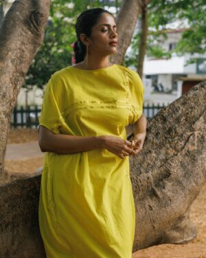 Kani Kusruti Instagram - Replicating nature. 🍀

എന്റെ നിമിഷം - My Time.

For far too long, we’ve witnessed the women in our lives neglecting the rest they truly deserve. This festive season, we refuse to stand for it any longer.
To all the remarkable women—mothers, sisters, daughters, friends, colleagues—who have tirelessly forged and persevered ahead without ever taking a moment for themselves, this one’s a tribute to you.

Let’s embrace tranquility amidst the chaos. Pause, breathe and unwind, unapologetically.

Salt Festive Edit 2024

Models - @kantari_kanmani @_diyamenon__ @malvika.vipin 
Styling - @diyaaa_john 
Outfits - @saltstudio 
Jewellery - @theslowstudio_  x @saltstudio 
MUA - @makeupbyzeiramather 
Hair - @abhi_the_makeupartist @m_megha99_official 
Photography - @iamsreejithsnair 
.
.

#festive #festiveedit #vishu #vishucollection #festivecollection #capsulewardrobe #fashionphotographer #editorial #festiveseason #desi #desifashion #explore #fyp #girlsgirlsgirls 
.
(Ootd, capsule collection, festive collection, festive edit, vishu, festive, female friendships, girl gang, friendships, Kerala)