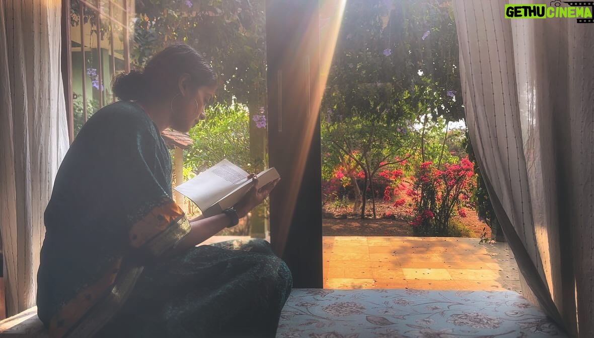 Kani Kusruti Instagram - Screen grab from a piece Yusuf shot. ♥️ Home. Backyard. Kaftan made out of @jayasree.a.jayasree ‘s old saree.
