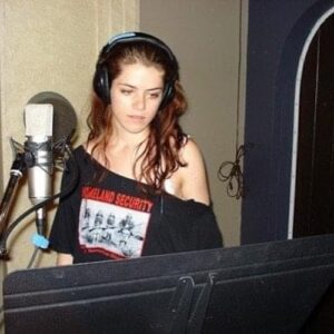 Kaniehtiio Horn Instagram - Tiny me (19-23?), theatre school grad living in the Plateau of Montreal, working at Calories in Westmount for like $7.30 an hour and auditioning. Luckily my rent was $225. Crazy times. 

#montreal #plateau #theatregrad #oldschool #early2000s #strugglingactor