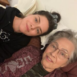 Kaniehtiio Horn Instagram - April was kind of mental and I’m still recovering. 
🤍🤍🤍🤍🤍
#TheSensitiveKind is a dream job. Niawen @sterlinharjo for bringing me along for the ride. 💋

✈️ Bahamas ✈️ Kahnawake ✈️ LA ✈️ Oklahoma City ✈️ Kahnawake ✈️ Tulsa ✈️ LA✈️ Kahnawake 😵‍💫