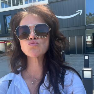 Kaniehtiio Horn Instagram - April was kind of mental and I’m still recovering. 
🤍🤍🤍🤍🤍
#TheSensitiveKind is a dream job. Niawen @sterlinharjo for bringing me along for the ride. 💋

✈️ Bahamas ✈️ Kahnawake ✈️ LA ✈️ Oklahoma City ✈️ Kahnawake ✈️ Tulsa ✈️ LA✈️ Kahnawake 😵‍💫
