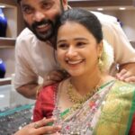 Kannika Snekan Instagram - Unga love story, enga super style-la! ✨ Add sparkle to your romance 💕 and accessorize your looks with captivating gold and diamond jewellery from Saravana Stores Super Jewellery today! 💍 Now available with glittering offers and discounts! 💫 #saravanastoressuperjewellery #goldjewelery #goldjewels #goldjewellry #goldjewellers #goldjewelleryindia #goldjewellery #goldjewellerydesign #goldjewelry #goldjewelryset #goldjewel #goldbangles #goldnecklaces #goldchains #goldnecklaceset #goldnecklaceph #goldearrings #jhumkas #diamondchain #diamondnecklace #diamondchains #diamondearrings #diamondjewelry #diamondring #diamondplatnumz #shinebrightlikeadiamond #diamondbracelet #diamondpendant #diamondlover