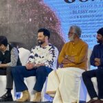 Kannika Snekan Instagram - மணல் சமுத்திரத்தில் மாட்டிக் கொண்ட உயிரின் மொழி #aadujeevitham உணர்வுகளை இசையால் மொழிபெயர்த்திருக்கும் “இசைப்புயல் “ @arrahman “பத்திக்காத தீயாய் “ @kavingarsnekan பாடல் வரிகள்... திரையை உறைய வைக்கும் கலைஞனாய் @therealprithvi தூரத்தேசத்தில் தொலையும் வாழ்வியலை ஈரத்தோடு இயக்கியிருக்கும் இயக்குனர் Blessy. மகிழ்வாக இருக்கிறது ஒரு மகத்தான படைப்பில் இருப்பது. #aadujeevitham #arrahman #kavingersnekanlyrics #snekanlyrics #arrahamanmusic #prithviraj #blessydirector #tamil #malayalam