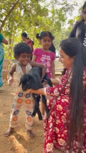 Kannika Snekan Instagram - @kavingarsnekan lyric’s 🖋📋 🥰🌿🤞🏻#paandavarpoomi #peace #god #nature #divin #native #happy #positive #thanjavur