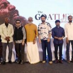 Kannika Snekan Instagram - மணல் சமுத்திரத்தில் மாட்டிக் கொண்ட உயிரின் மொழி #aadujeevitham உணர்வுகளை இசையால் மொழிபெயர்த்திருக்கும் “இசைப்புயல் “ @arrahman “பத்திக்காத தீயாய் “ @kavingarsnekan பாடல் வரிகள்... திரையை உறைய வைக்கும் கலைஞனாய் @therealprithvi தூரத்தேசத்தில் தொலையும் வாழ்வியலை ஈரத்தோடு இயக்கியிருக்கும் இயக்குனர் Blessy. மகிழ்வாக இருக்கிறது ஒரு மகத்தான படைப்பில் இருப்பது. #aadujeevitham #arrahman #kavingersnekanlyrics #snekanlyrics #arrahamanmusic #prithviraj #blessydirector #tamil #malayalam