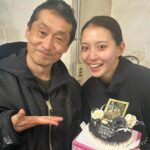 Kanon Miyahara Instagram - 28歳の誕生日をガッチャードの現場で お祝いしてもらいました🎂🖤 仮面ライダーの現場で お祝いしてもらうのは20歳の誕生日ぶりで すごい感慨深かったです😌 本当にありがとうございます！ めちゃくちゃ嬉しくて28歳いいスタートが きれました😉🫶 大好きな坂本監督と撮影頑張ってます！ みなさん残りのガッチャードもお楽しみに✨ #仮面ライダー #仮面ライダーガッチャード #kamenrider