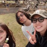 Kanon Miyahara Instagram - ガッチャードのキャストスタッフさん 来れる人たちでお花見しました🌸 ここでは敵味方関係なく 同じ作品を作る仲間として仲良く 楽しみました☺️✨ みんな優しくて面白くて 素敵な方々とお仕事できてるなーと 残り少なくなってきましたが 最後まで頑張ります💪🔥 #仮面ライダーガッチャード #kamenrider #冥黒の三姉妹 #クロトー
