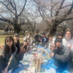 Kanon Miyahara Instagram - ガッチャードのキャストスタッフさん 来れる人たちでお花見しました🌸 ここでは敵味方関係なく 同じ作品を作る仲間として仲良く 楽しみました☺️✨ みんな優しくて面白くて 素敵な方々とお仕事できてるなーと 残り少なくなってきましたが 最後まで頑張ります💪🔥 #仮面ライダーガッチャード #kamenrider #冥黒の三姉妹 #クロトー