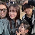 Kanon Miyahara Instagram - ガッチャードのキャストスタッフさん 来れる人たちでお花見しました🌸 ここでは敵味方関係なく 同じ作品を作る仲間として仲良く 楽しみました☺️✨ みんな優しくて面白くて 素敵な方々とお仕事できてるなーと 残り少なくなってきましたが 最後まで頑張ります💪🔥 #仮面ライダーガッチャード #kamenrider #冥黒の三姉妹 #クロトー