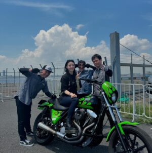 Kanon Miyahara Instagram - ブルースカイヘブン
ありがとうございました🏍️💙

稲妻ハーレーフェスティバルのCLUB HARLEYブースにて
2日間参加させていただきました！

いろんなハーレーまたがって
皆さんの素敵な愛車達をみせていただいて
楽しい2日間でした❤️‍🔥

会いにきてくれた皆様
ありがとうございました✨

CLUB HARLEYイメージキャラクターとして
これからも頑張るので
応援よろしくお願いします😎

#ブルースカイヘブン2024 #clubharley #harleydavidson