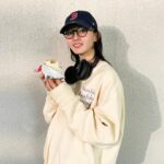 Kanon Miyahara Instagram - ケバブって美味しいよね🥙 #かのんのしふく cap: @47 tops: @vambino_official
