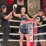 Kanon Miyahara Instagram - #RISE167 ありがとうございました！ 今回R-1SE Force2023として お披露目の日でもありましたが 個人的にデビュー戦の日ということもあり 忘れられない日になりました。 少し長くなりますが読んでくれると うれしいです！！ 10月から始まったRISES TUDIO内の 「宮原華音のRISEファイターに私はなる！」 のコーナーで試合への道がスタートし ぶっちゃけ本当に後楽園という 素晴らしい舞台に立てるとは思いもしませんでした。 約1年前からもっと格闘技を知りたいと思い TARGET SHIBUYAに通い始め 最初は週1行けたらいいくらいのペースで 気持ちよく体を動かしてました。 いつの間にか週3.4と増えていき 試合が決まってからは仕事でどうしても行けない日 以外は毎日通いました。 プロ練に混ぜてもらい始めて1発目の練習で ボコボコにされ始めてダウン寸前まで行き 怖くていきたくない日が続きました。 ぶっちゃけ逃げてた部分もあります。 でも試合で負けたくない。絶対に勝ちたい 自信持って4月21日後楽園にで試合をしたい そんな思いからプロ練でみなさんに鍛えていただき 久しぶりに坂道ダッシュもしたり 空手部時代を思い出しました。 小学2年生から始めた空手で全国の舞台も 世界の舞台も経験しましたが怪我も多く 一線で試合をし続けること諦めた16歳 そして芸能の道で生きていくと決めた16歳 まさか10年後またキックボクシングで 試合をするとは思ってもいませんでした。 この試合は相手の金子選手が 受けてくださって成り立った試合です。 本当にありがとうございました！ 試合後お話しさせていただき 本当に素敵な方と試合ができたなと思いました。 辛いこともあるし明日が怖くなることもあるけど 生きてさえいればきっといいこと訪れるし 自分の気持ち、行動次第でこれからの人生は 変えられると私は思ってます。 たくさんの方が応援してくださり 本当に私は幸せものだと実感しました✨ この試合を見てすこしでも元気をもらったり 勇気をもらった方がいたらいいな〜… これからのことはひとまず考えず ゆっくり友達に会ったり美味しいもの食べたり しっかりお仕事もしたいと思います😊 伊藤代表をはじめ RISE関係者の皆様 応援してくださったみなさま 本当にありがとうございました！！！ ラウンドガールとしても すぐリング上に戻って来れて 本当によかったー🤍🤍 2023年4月21日(金) 宮原華音