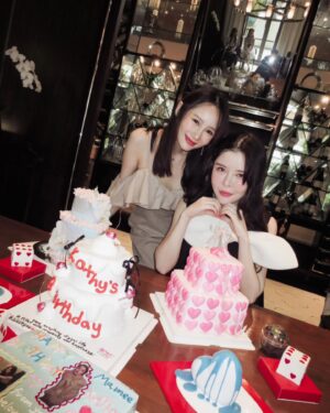 Kanya Rattanapetch Instagram - Happy Birthday my sissy @katheryn_lee ขอให้พี่มีความสุขมากๆๆ สามีรัก สามีหลง 55555 เป็นที่รักของทุกคน ทำธุรกิจอะไรก็เฮงๆปังๆ ลูกๆเลี้ยงง่ายไม่ดื้อ ไม่ซน😂😂 เป็นพี่ที่น่ารักแบบนี้ตลอดไปคะ ถึงไม่ค่อยได้ออกไปเจอ แต่รักเสมอน้าาาาา จุ๊บบ😘😘