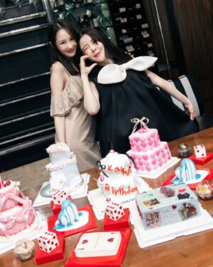 Kanya Rattanapetch Instagram - Happy Birthday my sissy @katheryn_lee ขอให้พี่มีความสุขมากๆๆ สามีรัก สามีหลง 55555 เป็นที่รักของทุกคน ทำธุรกิจอะไรก็เฮงๆปังๆ ลูกๆเลี้ยงง่ายไม่ดื้อ ไม่ซน😂😂 เป็นพี่ที่น่ารักแบบนี้ตลอดไปคะ ถึงไม่ค่อยได้ออกไปเจอ แต่รักเสมอน้าาาาา จุ๊บบ😘😘