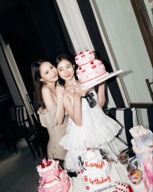 Kanya Rattanapetch Instagram - Happy Birthday my sissy @katheryn_lee ขอให้พี่มีความสุขมากๆๆ สามีรัก สามีหลง 55555 เป็นที่รักของทุกคน ทำธุรกิจอะไรก็เฮงๆปังๆ ลูกๆเลี้ยงง่ายไม่ดื้อ ไม่ซน😂😂 เป็นพี่ที่น่ารักแบบนี้ตลอดไปคะ ถึงไม่ค่อยได้ออกไปเจอ แต่รักเสมอน้าาาาา จุ๊บบ😘😘