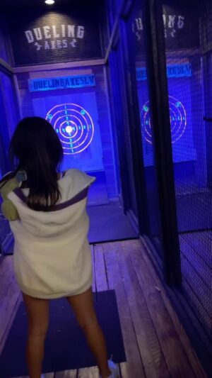 Kaori NeVille Instagram - First try! 😁
#axethrowing #fyp #sza #explorepage