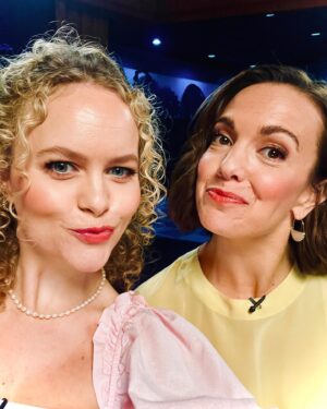 Kara Lindsay Instagram - 4 Glindas plus several cameras equals lots of smizing and hilarity 😂💞🫧 We had a great time making the Popular video together in celebration of @wicked_musical ‘s 20th Anniversary on Broadway! Hoping you’re enjoying all the celebrations and congratulotions that are happening this month!