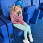 Kara Keough Instagram - Teaching our girl how to 8-clap and what being a @UCLA #Bruin means to us! A special thanks to @uclafootball for taking the time to give us an impromptu tour of the @wasserman Football Center 🐻