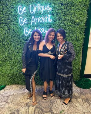 Karen David Instagram - Happy Mother’s Day to all the superhero Mamas, single parent Dads, and LGBTQ Mamas. You make our lives possible, and fill it with kindness, courage, unconditional love and support. I am soooooo blessed to have my Mama, sister and Mama in law in my life - my everyday heroes and miracles! ❤️❤️❤️ #mothersday 💐💐💐