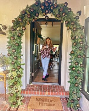 Karen David Instagram - 80 chocolate baubles later, bell garlands and assembling an arch with faux greens, only made possible with the help of my beautiful, bestie, @that_mo_collins Love you! 😘❤️ Cheered on by my sweet, @theadventuresofmylo A few little tweaks left and it’s ready to light up this eve! It’s been so much fun getting the house all ready for the holidays with dearest friends and family flying in. Happy decorating and Happy holidays to you all! ❤️🎄🎅🏽