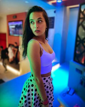 Karen Furlong Instagram - And if you feel like I feel, baby
Then, come on, oh, come on
Let's get it on, baby 💜🎵💟 (no te vayas sin ver todas 😏)
