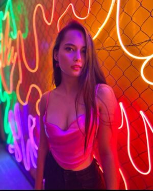 Karen Furlong Instagram - Fotitos de la semana pasada en un evento padriurix y de mucho color💓  Gracias a mi team @bookagencymx …. Y cómo soy libra pues claramente no supe qué foto subir y ni modo, se suben casi todas 🤷🏻‍♀️ #nofilter #fosfo