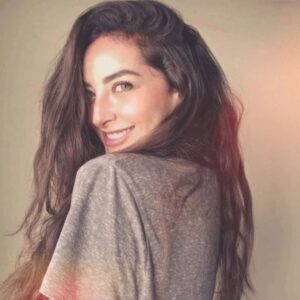 Karen Leone Instagram - Dime donde te duele para amarte más ahí... 😉🪐