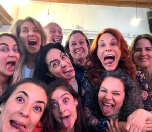Karen Leone Instagram - Gracias infinitas @bodhimedicineinstitute por compartir Las 5 leyes biológicas de Dr. Hammer. Me cambió la vida en todo sentido.
Gracias @drnirdoshkohra por compartir tu conocimiento y crear esta tribu maravillosa con tanto amor. Gracias a todo el equipo maravilloso por sostenerme @claudiamejiaturnbull @tatiana_solana_amarcura  por la foto final @serdigitalmedia y a todos los que me enviaron esas fotos tan lindas,estos momentos se quedan guardados en mi corazón. Gracias tribu porque juntos hicimos magia, bendecida por conocer a cada uno de ustedes. Vean la foto final y me dicen si se encontraron✨💜✨
.
.
.
#tribu #bodhimedicine #5leyesbiologicas #drhammer